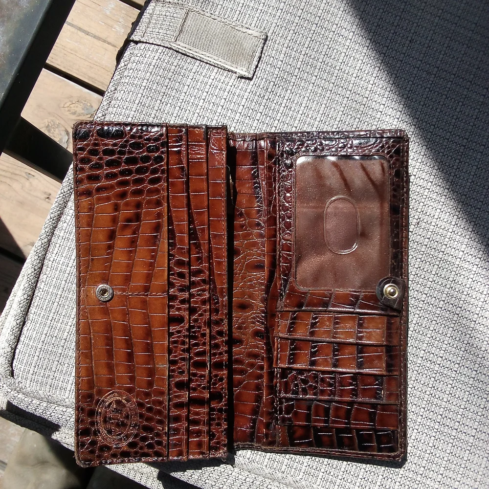 Brahmin Copa Cabana Tan and Brown Embossed Leather Wallet - Picture 3 of 4